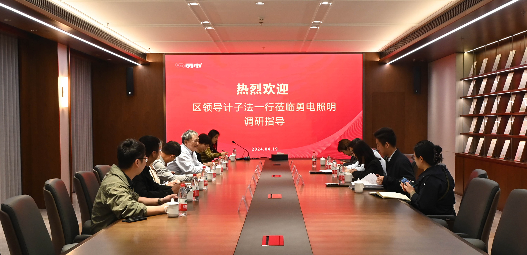 ​  Ji Zifa, deputy head of Linping District, Hangzhou, and his delegation visited YD for research and guidance